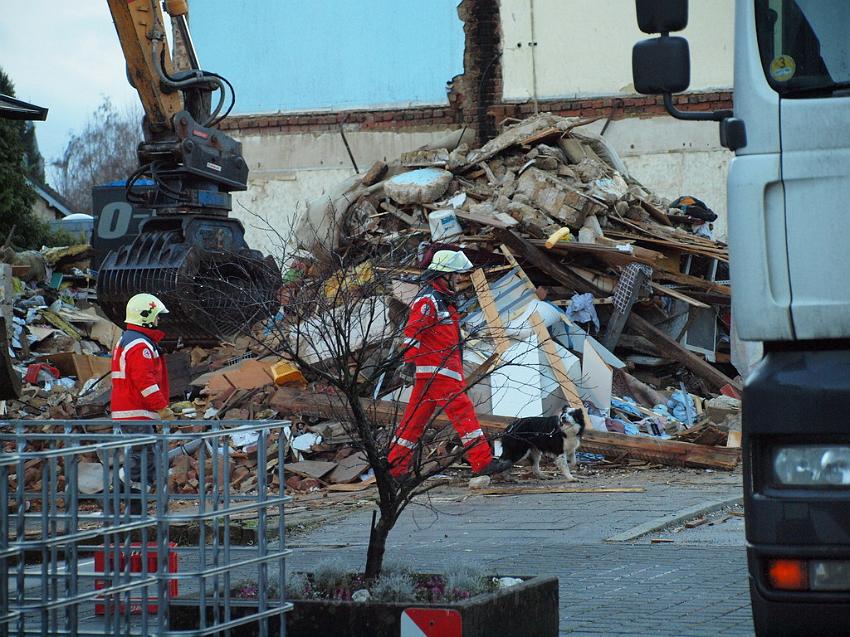 Hausexplosion Bruehl bei Koeln Pingsdorferstr P587.JPG